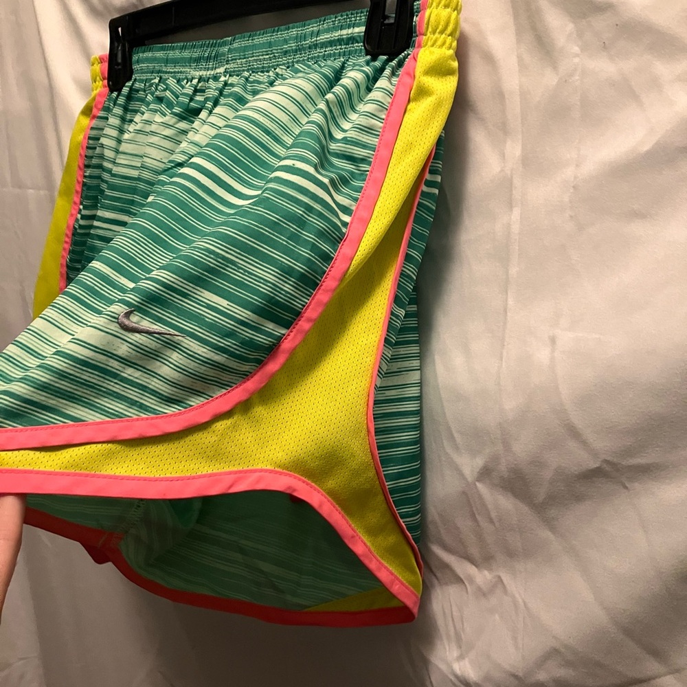Nike Women’s Tempo Striped Running Shorts - Picture 3 of 8